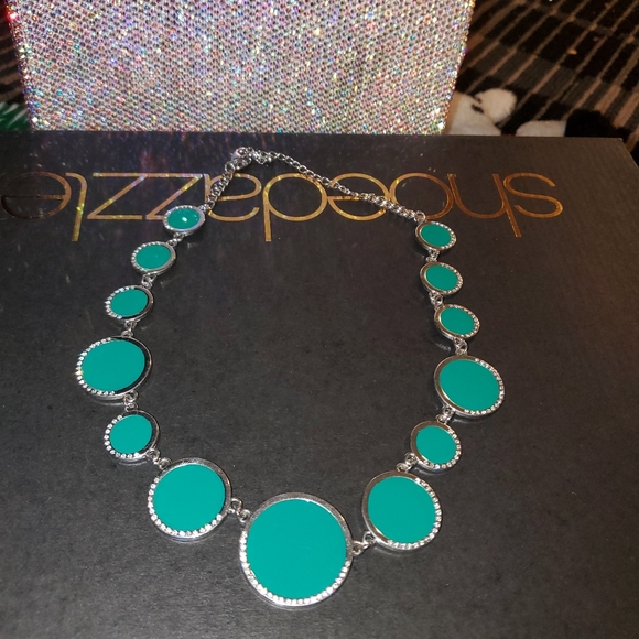Green necklace - Picture 2 of 2